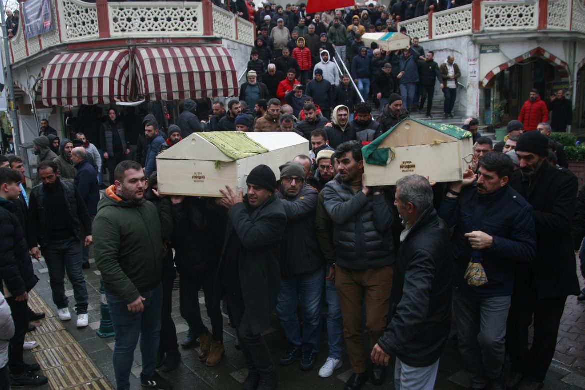 Bursa’da öldürülen 4 kişinin cenazeleri defnedildi