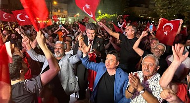 Başkan Aydın, milli heyecanı vatandaşlarla birlikte yaşadı