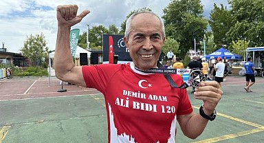 75 yaşındaki ‘Demir Adam’ Triatlon Türkiye Kupası’nı ikincilikle bitirdi
